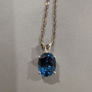 Elegant Blue Pendant Necklace